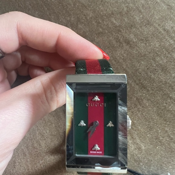 NWT Gucci Stainless Steel Watch $1100 - Picture 4 of 5